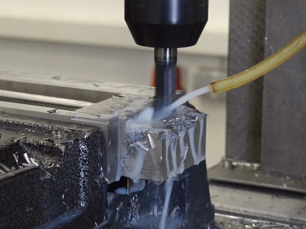 Atelier de fabrication : quels équipements choisir pour vos travaux minutieux ?