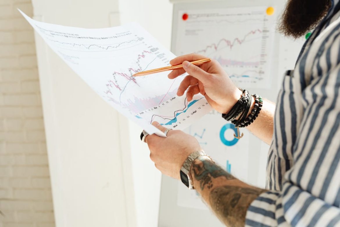 Un conseiller en investissements financiers peut-il investir dans les cryptomonnaies ?