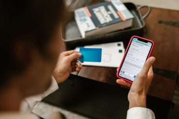 Comment choisir une néobanque : guide comparatif 2026