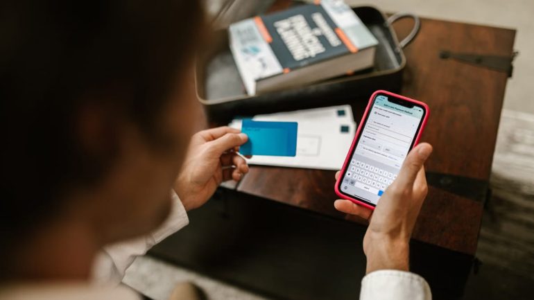 Comment choisir une néobanque : guide comparatif 2026